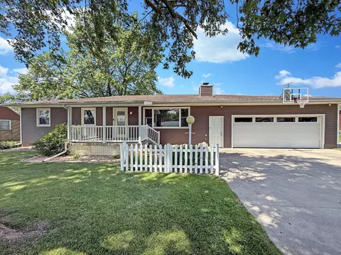 214 S New St, Gifford, IL 61847