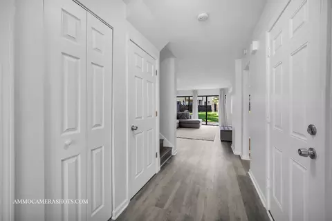 Entry Way - 374 Oaktree Ct, Hoffman Estates, IL 60169 photo 2 of 3