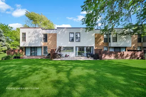 Exterior - 374 Oaktree Ct, Hoffman Estates, IL 60169 photo 5 of 7