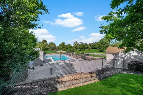Exterior - 374 Oaktree Ct, Hoffman Estates, IL 60169 photo 6 of 7