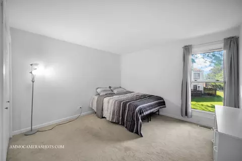 Bedroom - 374 Oaktree Ct, Hoffman Estates, IL 60169 photo 2 of 3