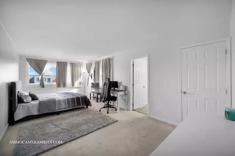 Bedroom - 374 Oaktree Ct, Hoffman Estates, IL 60169 photo 3 of 3