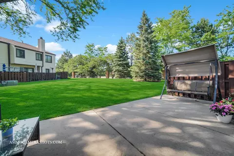 Exterior - 374 Oaktree Ct, Hoffman Estates, IL 60169 photo 3 of 7