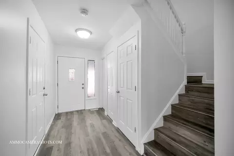Entry Way - 374 Oaktree Ct, Hoffman Estates, IL 60169 photo 1 of 3