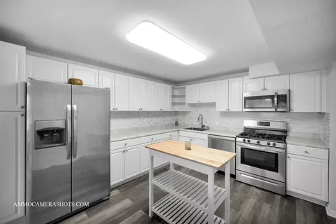 Kitchen - 374 Oaktree Ct, Hoffman Estates, IL 60169 photo 1 of 1