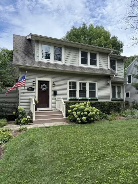 814 S 7th St, Saint Charles, IL 60174
