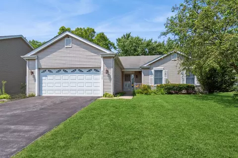 27 W120 Walnut Dr, Winfield, IL 60190