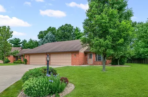 1401 Dickens Ct, Monticello, IL 61856