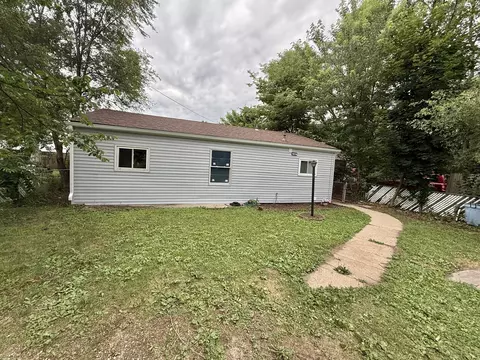 515 Pershing Ave, Machesney Park, IL 61115