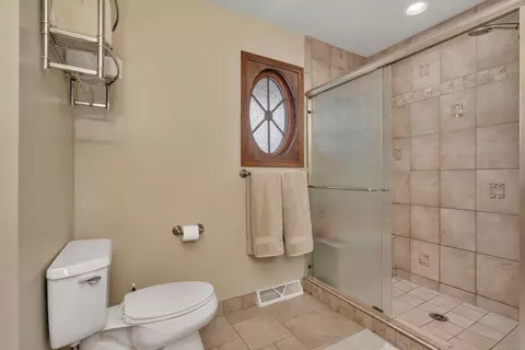Bath - 5209 Meadowbrook St, Plainfield, IL 60586 photo 2 of 4