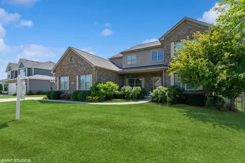 21042 Lakewoods Ln, Shorewood, IL 60404