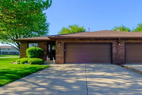 921 Shagbark Rd #921, New Lenox, IL 60451