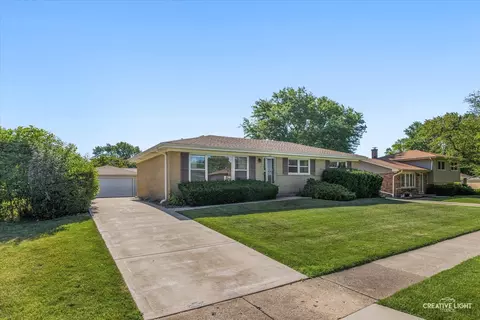525 Raymond Ct, Schaumburg, IL 60193