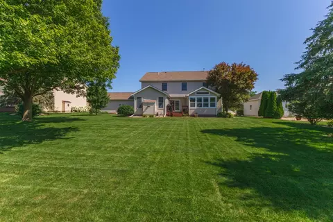 Exterior - 605 Ironwood Cc Dr, Normal, IL 61761 photo 2 of 6