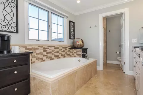 Bath - 605 Ironwood Cc Dr, Normal, IL 61761 photo 4 of 7