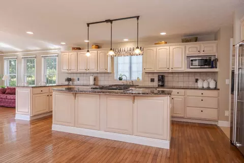 Kitchen - 605 Ironwood Cc Dr, Normal, IL 61761 photo 2 of 5