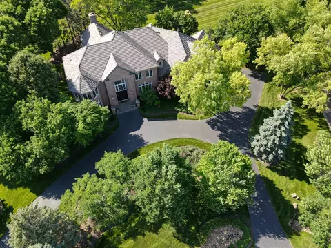 110 Hillshire Dr, Inverness, IL 60010