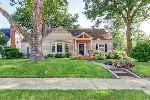 410 W 12th St, Sterling, IL 61081