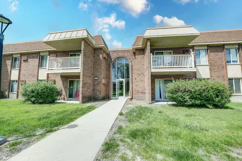 461 N Jonathan Dr #204, Palatine, IL 60074