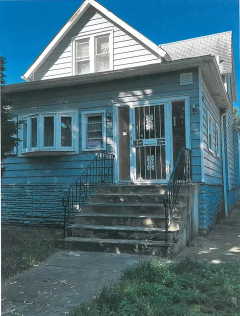 7222 S Paxton Ave, Chicago, IL 60649