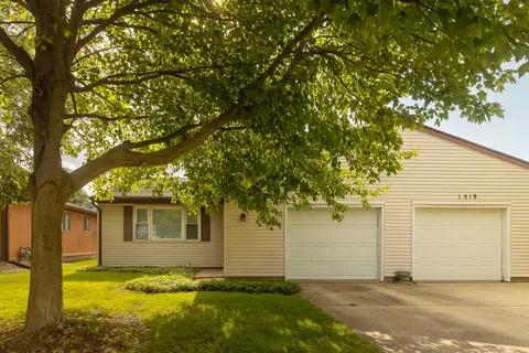 1521 Pebblewood Dr #1521, Sycamore, IL 60178