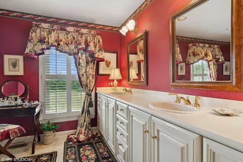 Bath - 2 Hickory Ln, Barrington, IL 60010 photo 1 of 6