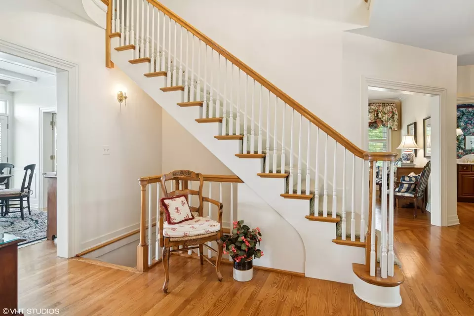 Entry Way - 2 Hickory Ln, Barrington, IL 60010 photo 1 of 2