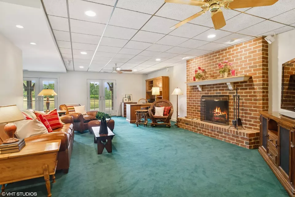 Living - 2 Hickory Ln, Barrington, IL 60010 photo 4 of 4