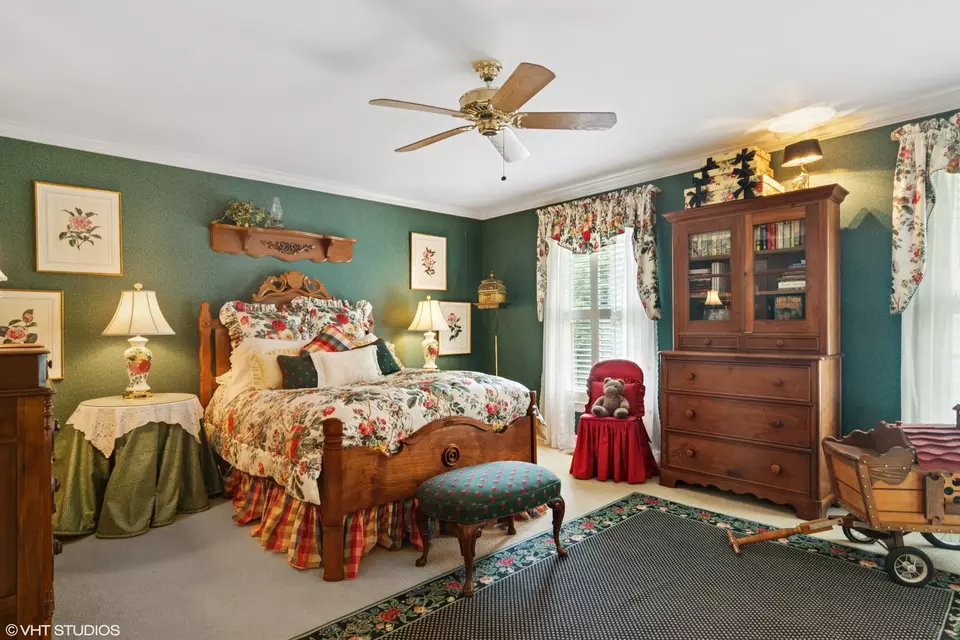 Bedroom - 2 Hickory Ln, Barrington, IL 60010 photo 2 of 4