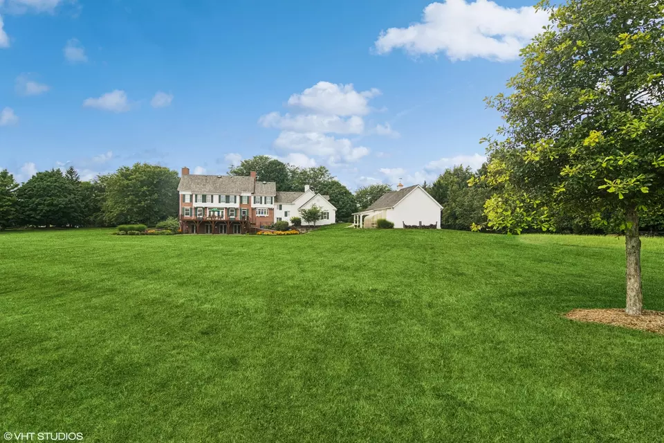 Exterior - 2 Hickory Ln, Barrington, IL 60010 photo 6 of 10
