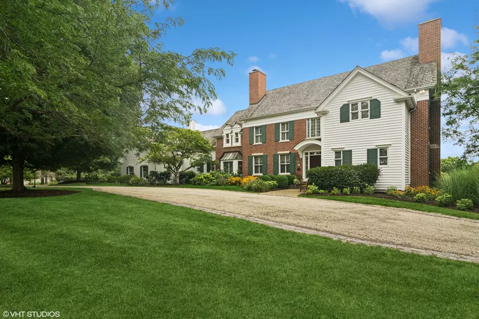 Exterior - 2 Hickory Ln, Barrington, IL 60010 photo 1 of 10