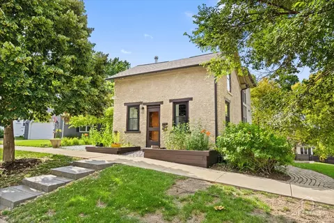 606 Cedar St, Saint Charles, IL 60174
