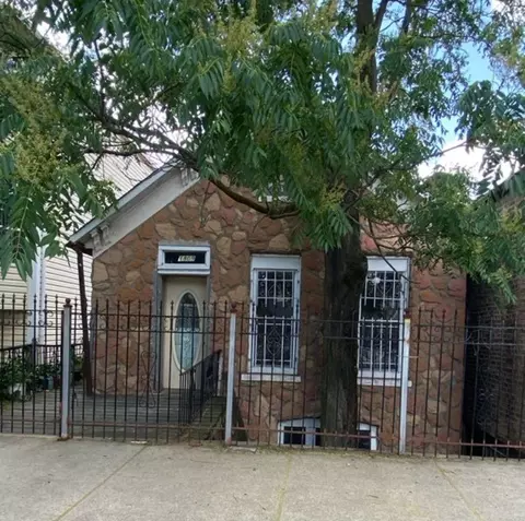 1809 W 21st St, Chicago, IL 60608