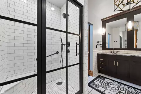 Bath - 1344 E Madison Park Ave, Chicago, IL 60615 photo 3 of 6