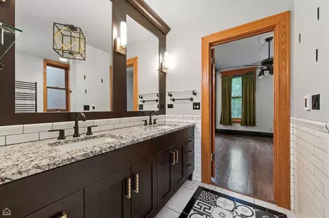 Bath - 1344 E Madison Park Ave, Chicago, IL 60615 photo 2 of 6