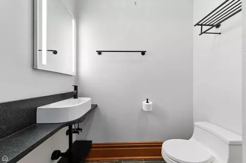 Bath - 1344 E Madison Park Ave, Chicago, IL 60615 photo 1 of 6