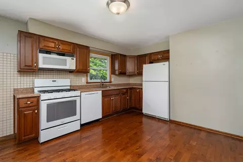 935 E 1st St, Lockport, IL 60441 photo 10