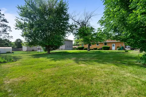 935 E 1st St, Lockport, IL 60441 photo 2