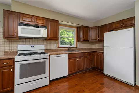 935 E 1st St, Lockport, IL 60441 photo 8