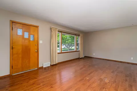 935 E 1st St, Lockport, IL 60441 photo 5