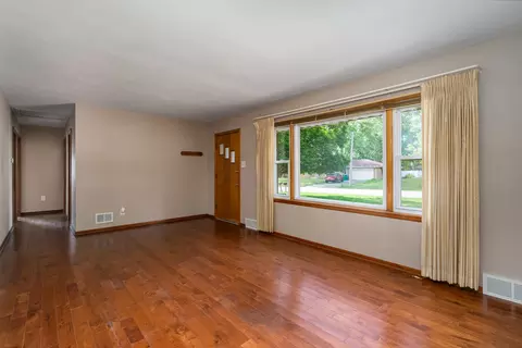 935 E 1st St, Lockport, IL 60441 photo 6