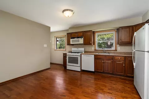 935 E 1st St, Lockport, IL 60441 photo 11