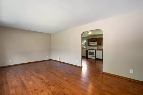935 E 1st St, Lockport, IL 60441 photo 7