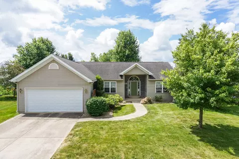 904 Barbara Dr, Heyworth, IL 61745
