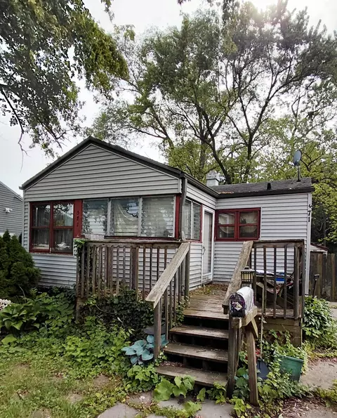 571 Farnum Ave, Aurora, IL 60505
