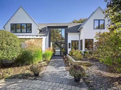 47 Cambridge Dr, Oak Brook, IL 60523