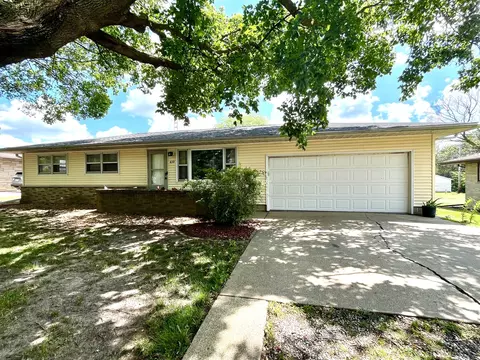 430 N 2nd St, Tonica, IL 61370