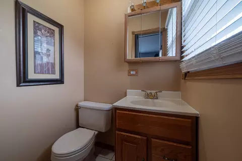 Bath - 712 Mchenry Ave, Mchenry, IL 60050 photo 2 of 2