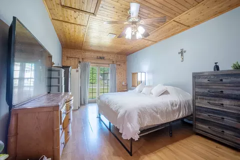 Bedroom - 712 Mchenry Ave, Mchenry, IL 60050 photo 1 of 3
