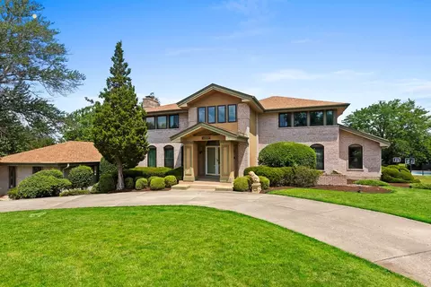 508 Sauk Path SE, Oak Brook, IL 60523
